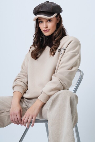 V Yaka Baskılı 3 İplik Oversize Sweatshirt