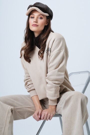 V Yaka Baskılı 3 İplik Oversize Sweatshirt