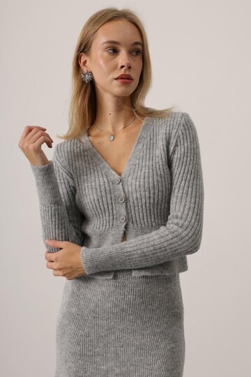 V Yaka Hırka ve Midi Boy Etek Triko Takım