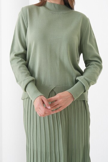 Yarım Balıkçı Yaka Kazak ve Midi Boy Piliseli Etek Takım