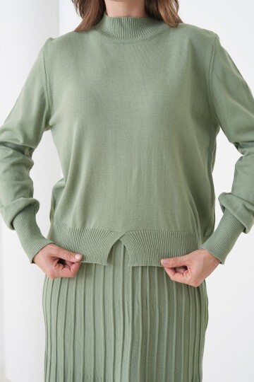 Yarım Balıkçı Yaka Kazak ve Midi Boy Piliseli Etek Takım