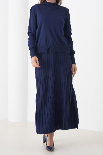 Yarım Balıkçı Yaka Kazak ve Midi Boy Piliseli Etek Takım