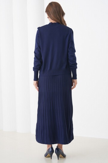 Yarım Balıkçı Yaka Kazak ve Midi Boy Piliseli Etek Takım