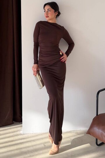 Aksesuar Detaylı Büzgülü Maxi Boy Elbise