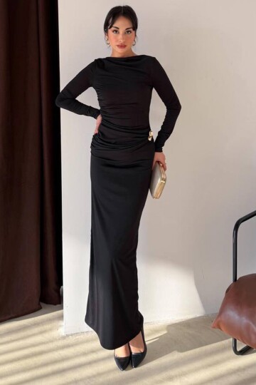 Aksesuar Detaylı Büzgülü Maxi Boy Elbise