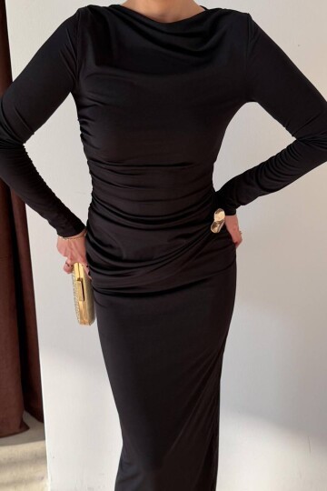 Aksesuar Detaylı Büzgülü Maxi Boy Elbise