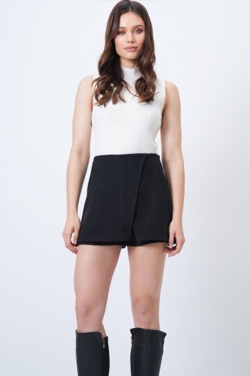 Anvelop Kesim Fermuar Kapamalı Mini Şort Etek