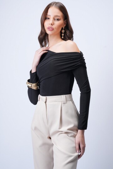 Siyah Asimetrik Likralı Bluz