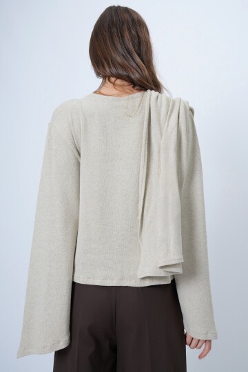 Atkı Detaylı Geniş Kollu Bluz