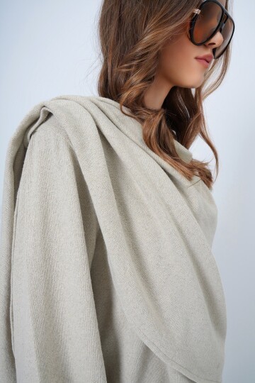 Atkı Detaylı Geniş Kollu Bluz