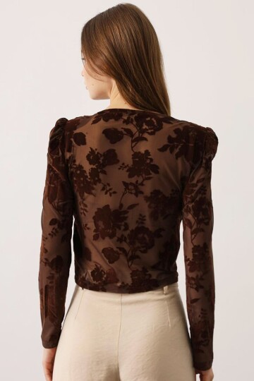 Bağlama Detaylı Derin V Yaka Dantelli Baskılı Bluz