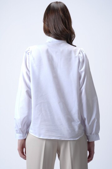 Beyaz Hakim Yaka Yarım Pat Balon Kol Poplin Dokuma Gömlek