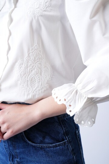 Beyaz Prenses Kol Güpür Nakışlı Dokuma Gömlek