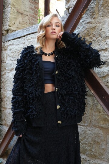 Bisiklet Yaka Kalp Düğmeli Püsküllü Hırka