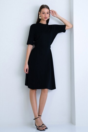 Bisiklet Yaka Tokalı Elbise