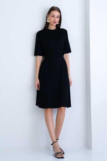 Bisiklet Yaka Tokalı Elbise