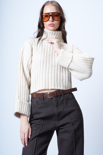 Krem Boğazlı Kısa Triko Kazak