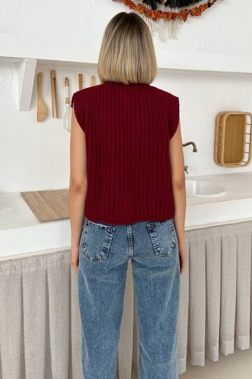 Büyük Düğme Detaylı Triko Yelek