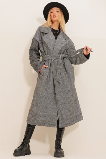 Çift Cepli İçi Astarsız Kendinden Kemerli Kaşe Kaban