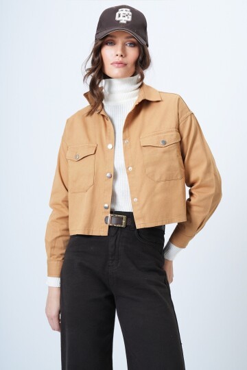 Çıt çıt kapamalı Çift Cepli Crop Ceket