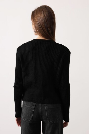 Dantel Detaylı Bluz ve Fitilli Hırka Triko Takım