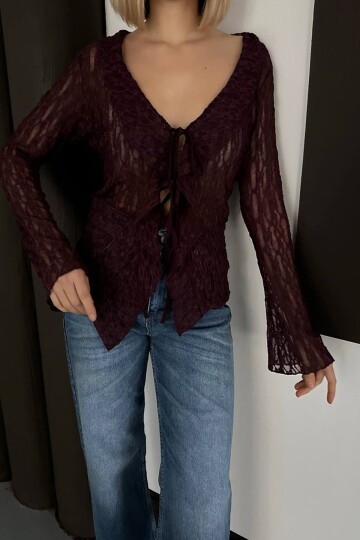 Dantel Dokulu Bağlama Detaylı V Yaka Bluz