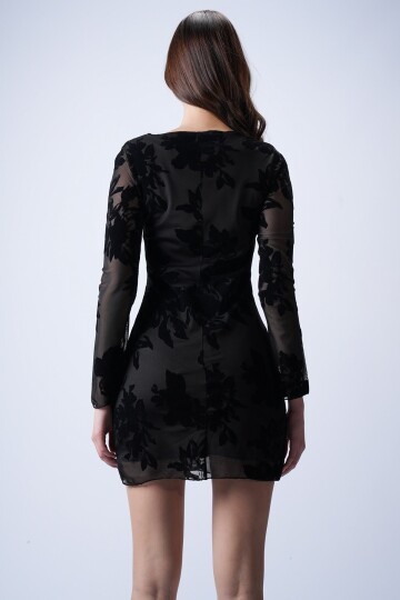 Dantel İşlemeli Elbise