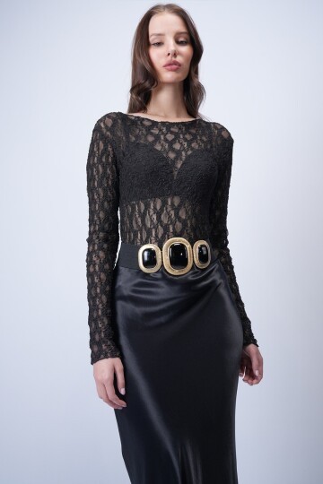 Siyah Dantelli Kayık Yaka Bluz