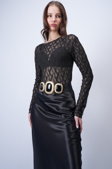 Siyah Dantelli Kayık Yaka Bluz