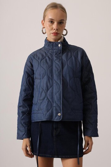 Dik Yaka Çift Cepli Desenli Mont