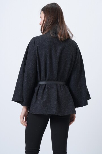 Dik Yaka Düğmeli Kemerli Panço