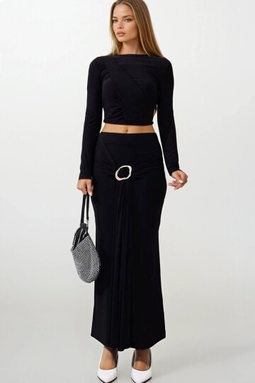 Drapeli Uzun Kollu Bluz ve Toka Detaylı Etek Takım