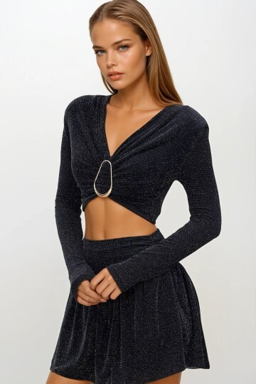 Drapeli V Yaka Aksesuar Detaylı Crop Bluz