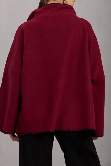 Düğmeli Geniş Kollu Kontrast Dikişli Yırtmaçlı Kaban