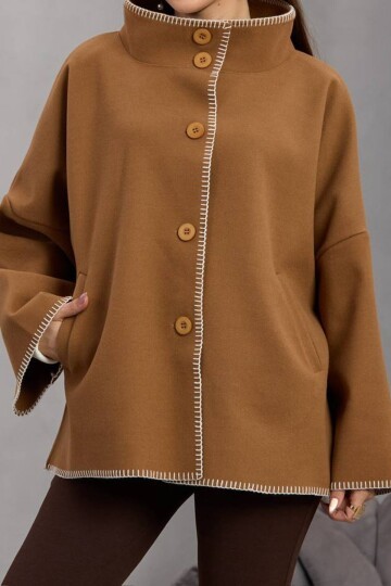 Düğmeli Geniş Kollu Kontrast Dikişli Yırtmaçlı Kaban