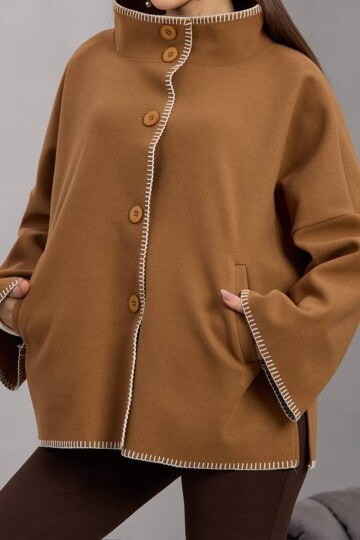 Düğmeli Geniş Kollu Kontrast Dikişli Yırtmaçlı Kaban