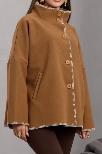 Düğmeli Geniş Kollu Kontrast Dikişli Yırtmaçlı Kaban