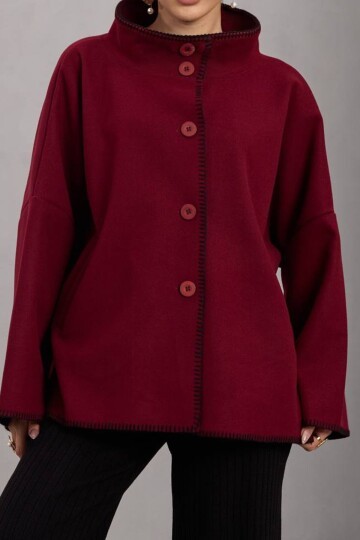 Düğmeli Geniş Kollu Kontrast Dikişli Yırtmaçlı Kaban