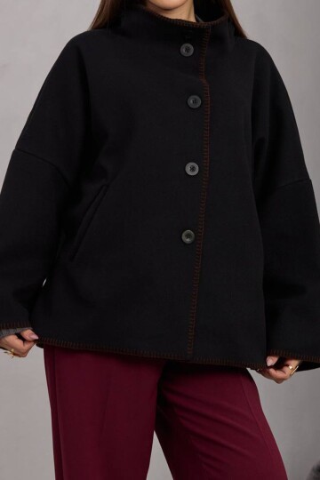 Düğmeli Geniş Kollu Kontrast Dikişli Yırtmaçlı Kaban