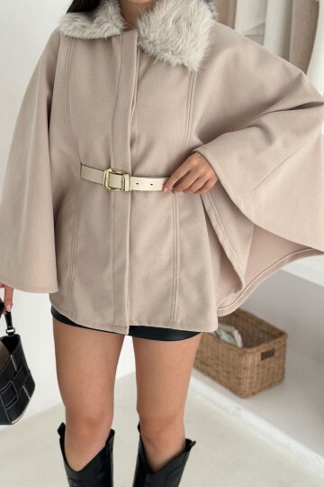 Düğmeli Kemer Detaylı Suni Kürk Yaka Panço