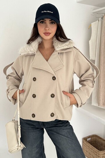 Düğmeli Kol Detaylı Kürk Yaka Kaşe Astarlı Kaban