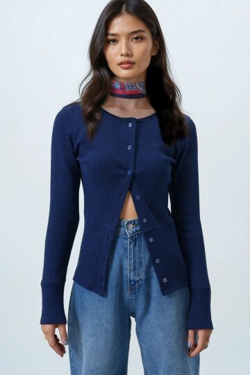 Geniş Manşetli Dikiş Detaylı Önü Düğmeli Kaşkorse Bluz