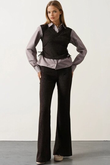 Gömlek Detaylı Büzgülü Bluz ve Beli Lastikli Pantolon Triko Takım