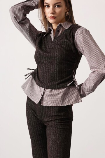 Gömlek Detaylı Büzgülü Bluz ve Beli Lastikli Pantolon Triko Takım