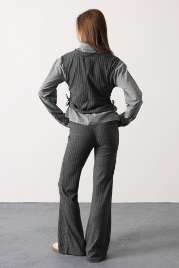 Gömlek Detaylı Büzgülü Bluz ve Beli Lastikli Pantolon Triko Takım