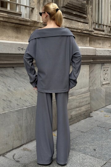 İki İplik Geniş Yaka Salaş Kesim Bluz Beli Lastikli Geniş Paça Pantolon Takım