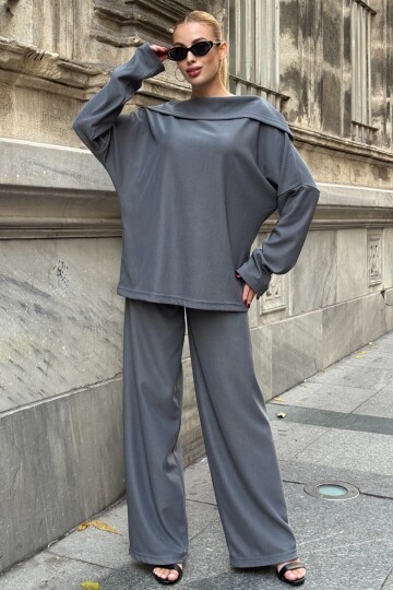 İki İplik Geniş Yaka Salaş Kesim Bluz Beli Lastikli Geniş Paça Pantolon Takım