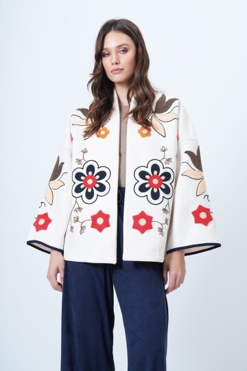 Kabartmalı Çiçek İşlemeli Oversize Ceket