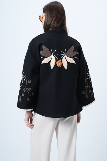 Kabartmalı Çiçek İşlemeli Oversize Ceket