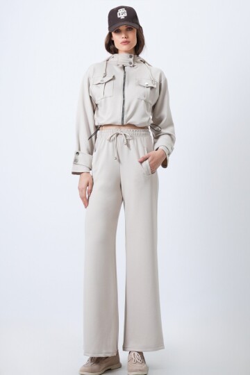 Kapüşonlu Çift Cepli Ceket ve Beli Lastikli Pantolon Takım